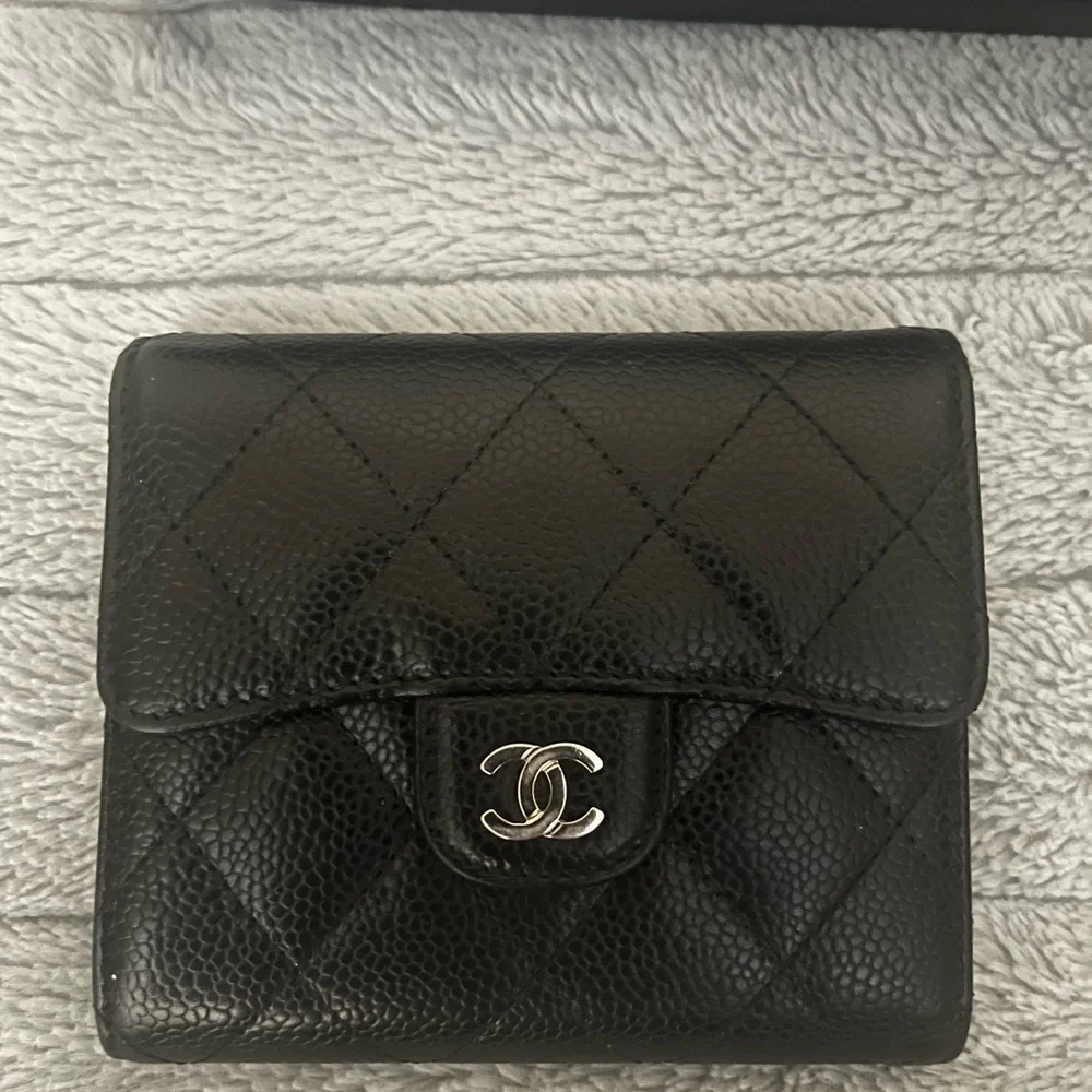 Chanel Caviar Classic Small Compact Flap Wallet - Picture 8 of 8